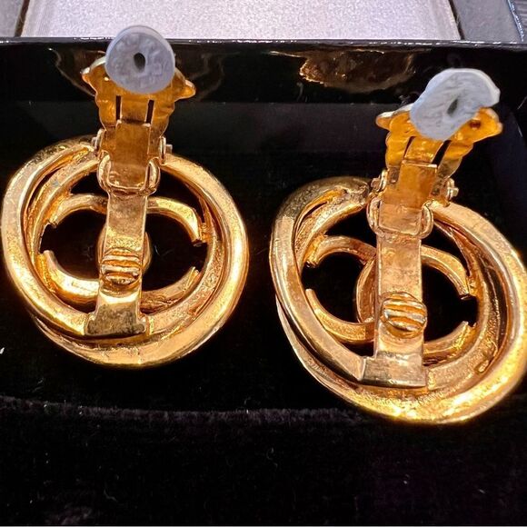 Chanel Vintage Gold Hammered Logo Cutout Clip On - Picture 7 of 11